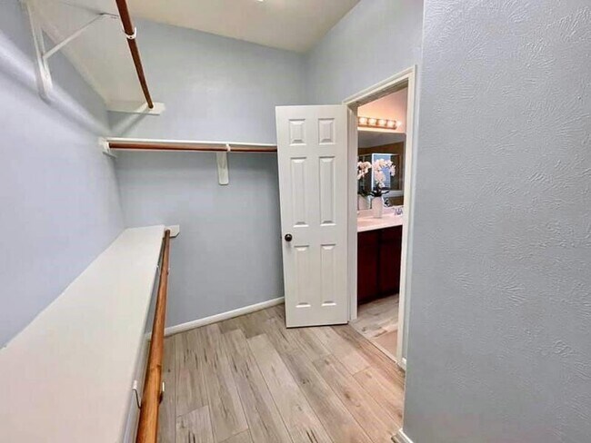 Building Photo - 21510 Sierra Long Dr