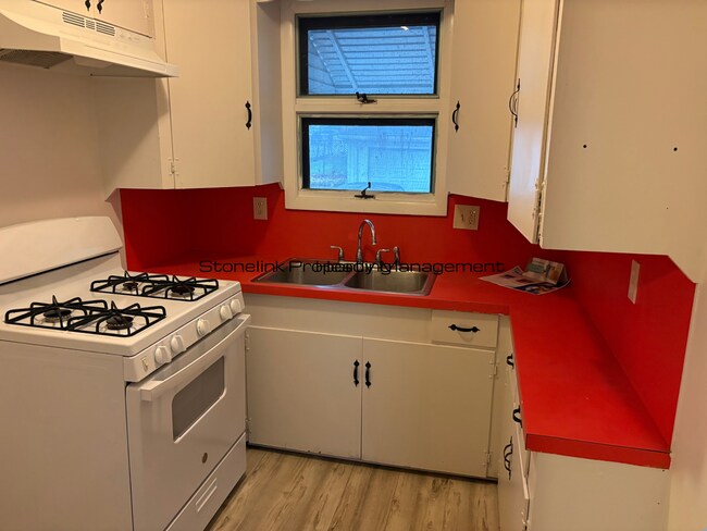 Building Photo - 410-412 West Avenue