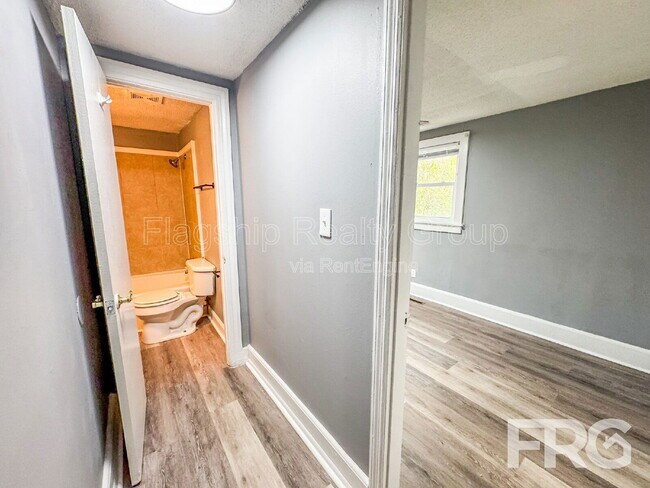 Building Photo - 600 Howell St