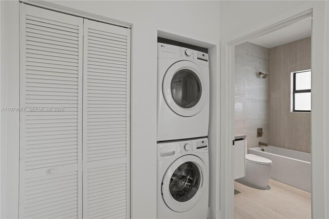 Building Photo - 3187 SW 23rd St