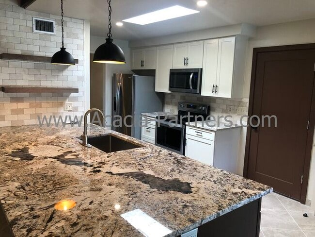 Building Photo - Newly Remolded Three bedroom home with pool and spa