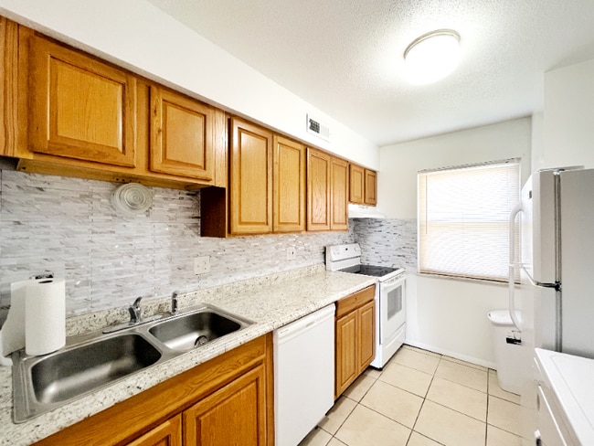 Building Photo - 3610 Roosevelt Blvd