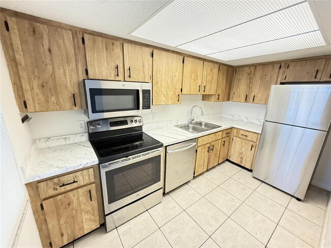 Building Photo - 3249 Bloomingdale Villas Ct