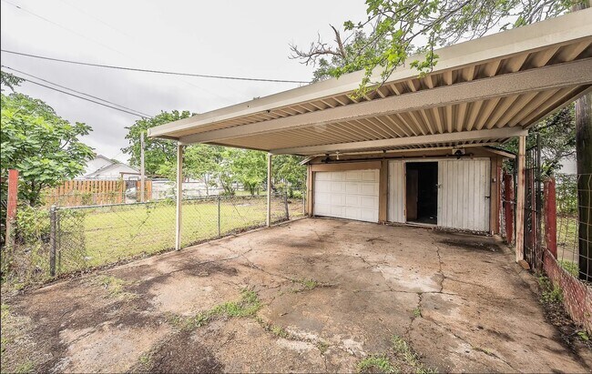Building Photo - 1500 Proctor Ave