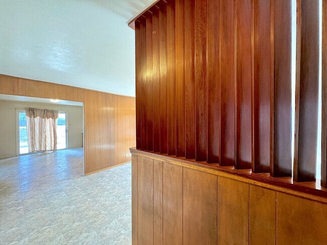 Building Photo - East El Paso 4 bed Refrig A/C