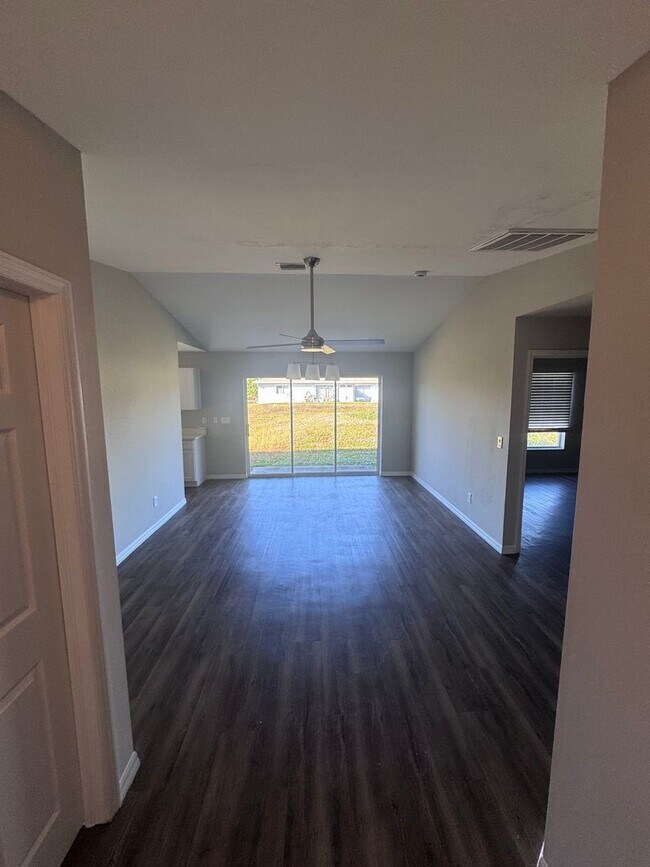 Building Photo - 343 Harold Ave S