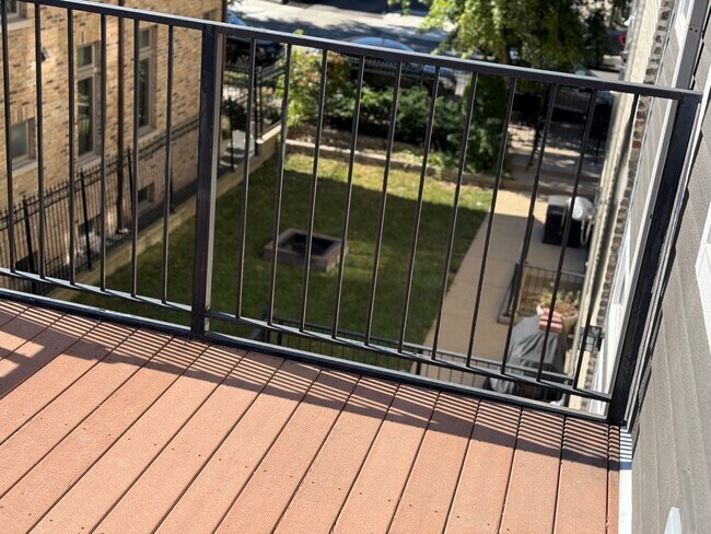 Building Photo - 1845 N Honore St