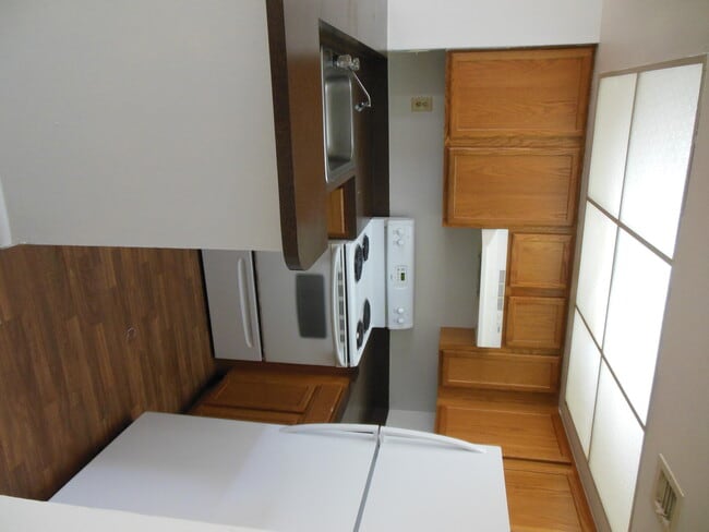 Building Photo - 708 Executive Center Dr