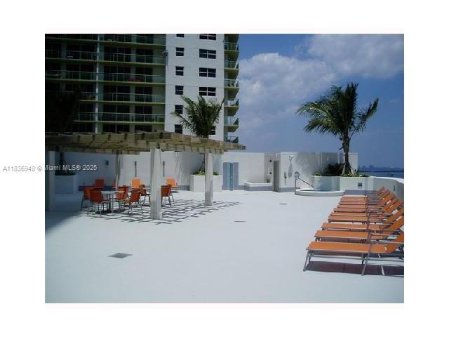 Building Photo - 1750 N Bayshore Dr