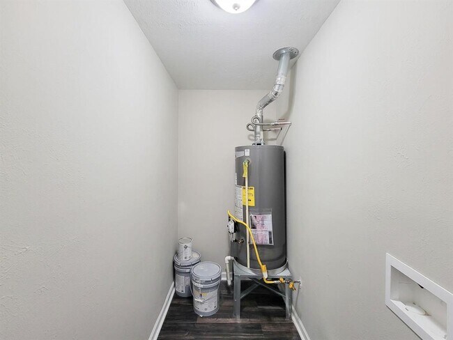 Building Photo - 4119 Holloway Dr