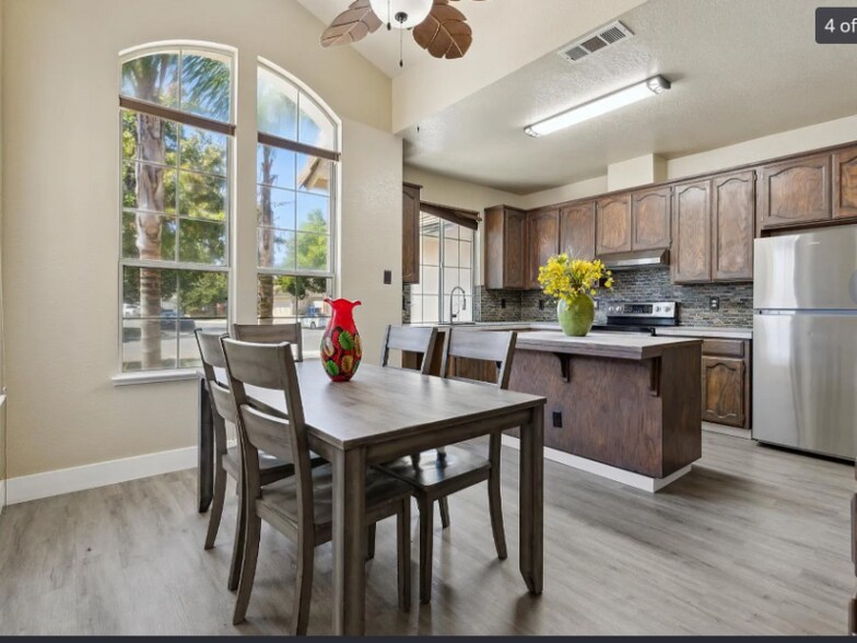 Building Photo - 747 Chenin Blanc Dr