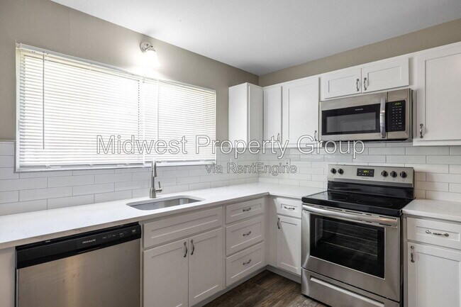 Building Photo - 1385 St Marie St