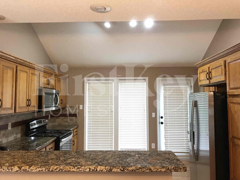 Building Photo - 5212 N Jefferson St