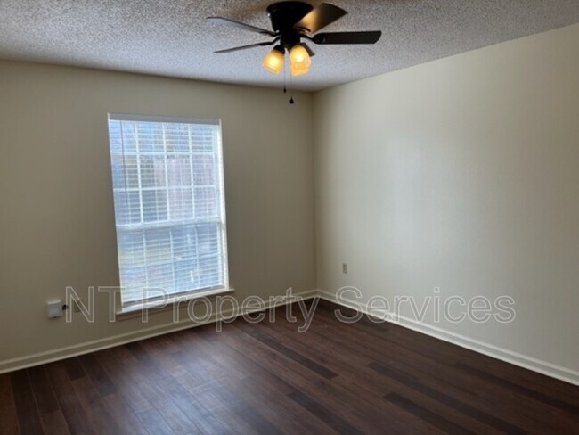 Building Photo - 16530 La Louisiane Ct