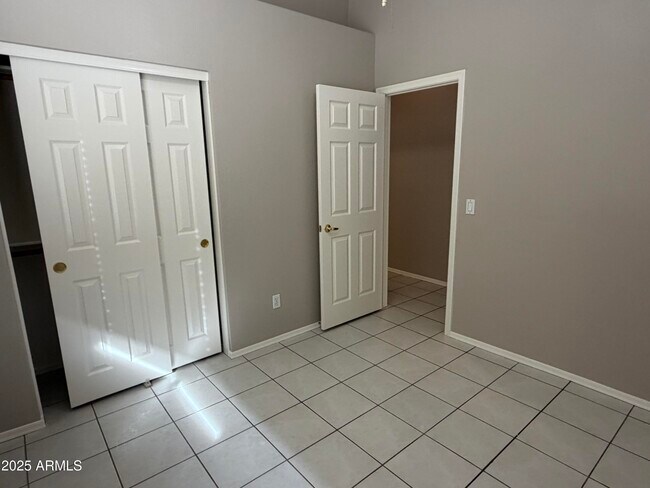 Building Photo - 231 E Krista Way