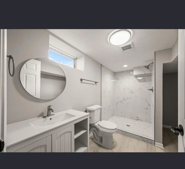 Building Photo - 825 Elm Creek Cir