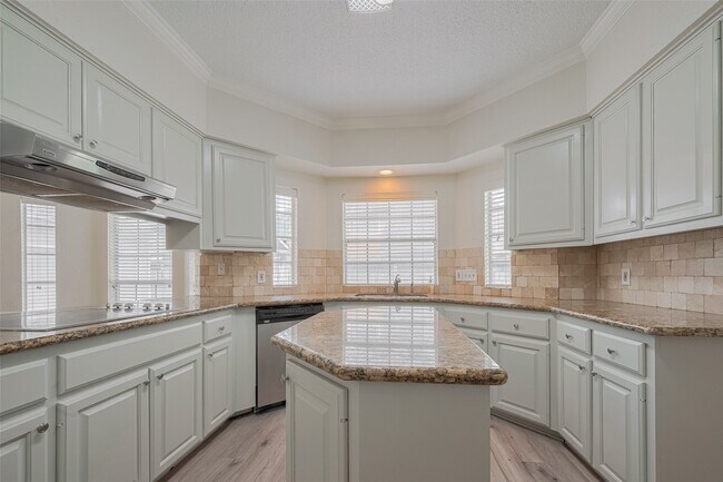 Building Photo - 5210 Holly View Dr