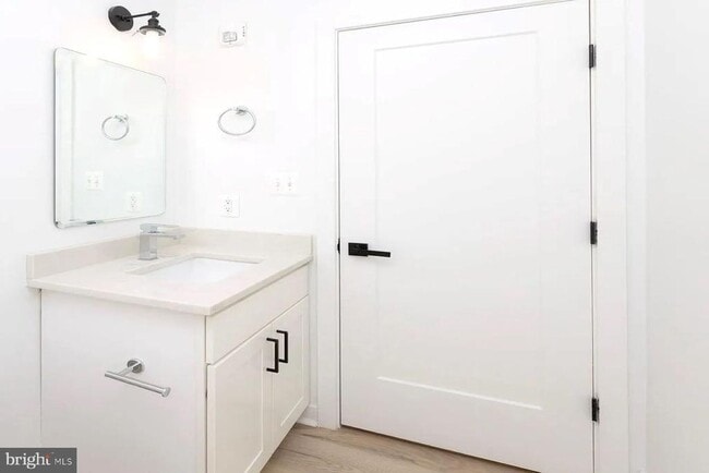 Building Photo - 1702 Light St