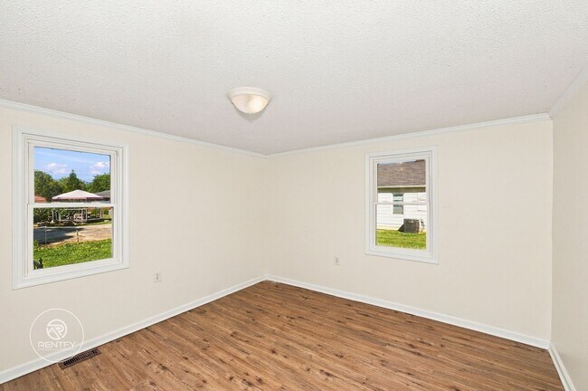 Building Photo - 2106 East Greenbriar-