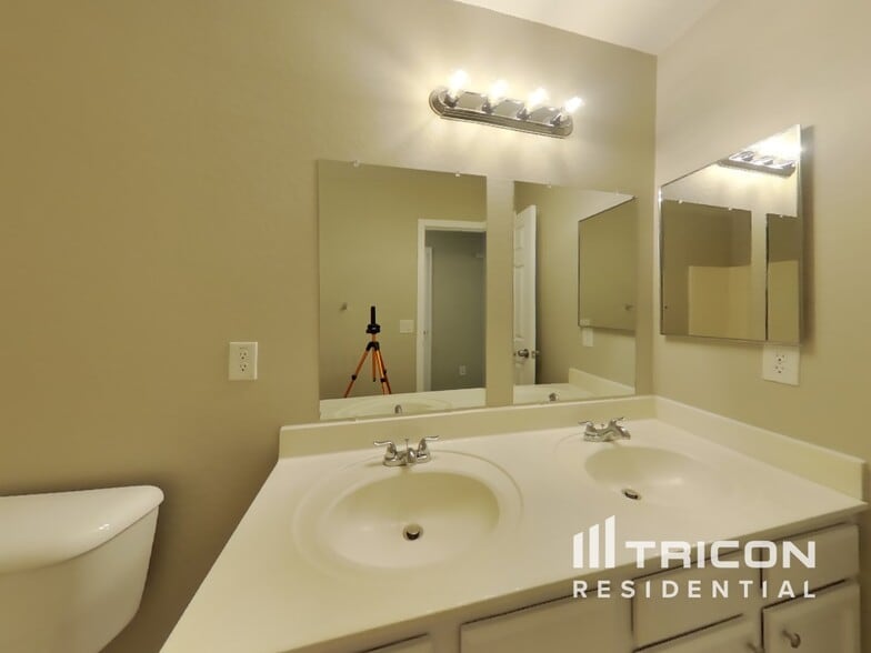 Building Photo - 43846 W Magnolia Rd