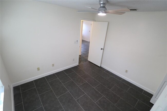 Building Photo - 5017 Oakshire Dr