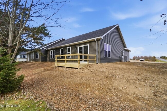 Building Photo - 2888 Lake Cir Dr