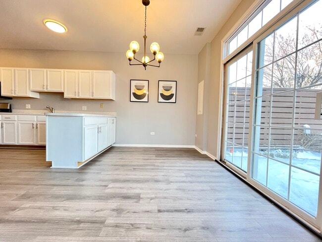 Building Photo - 13841 Cambridge Cir