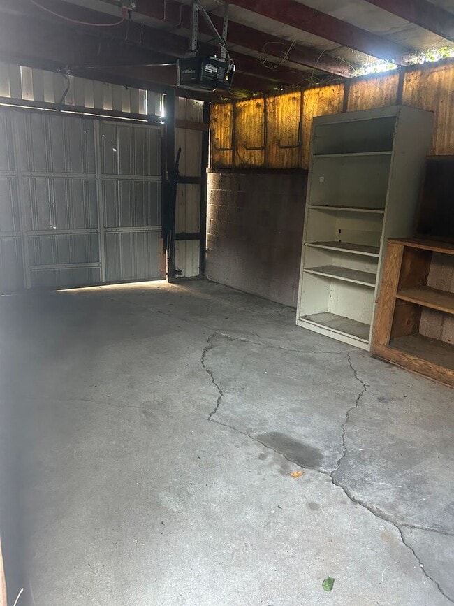 Building Photo - Beautiful Spacious 2Bd/2Bth with Bonus Family Room