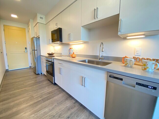 Building Photo - 409 Elm St