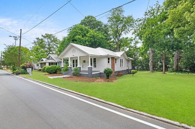 Building Photo - 107 S Mulberry St