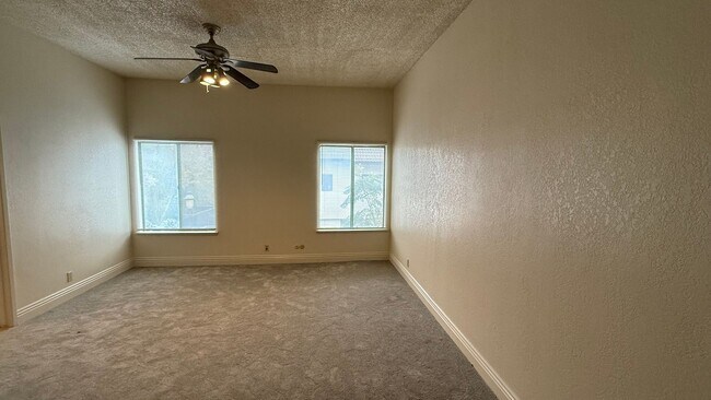 Building Photo - 2-Bedroom, 2-bathroom Condo in the Heart of Fresno