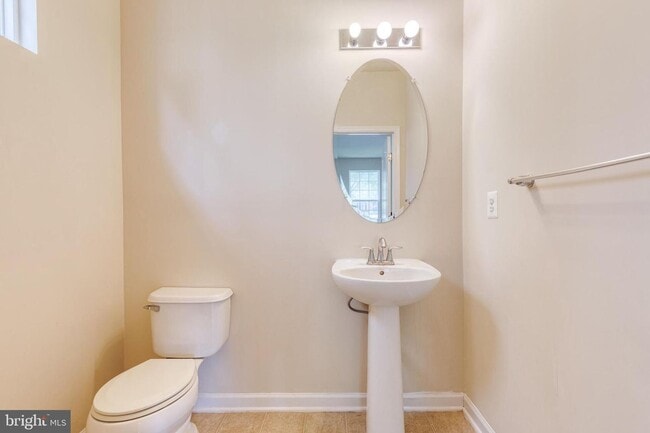 Building Photo - Welcome to Observation Drive! This lovely 3bd 2.5bth home is ready and waiting for you.