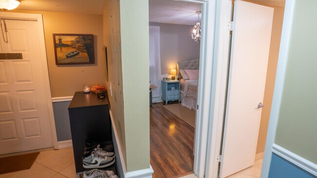 Building Photo - 2015 Coral Ridge Dr