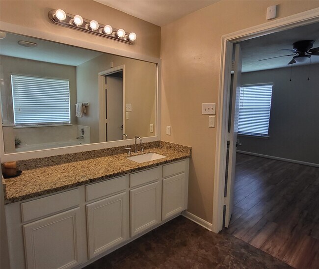 Building Photo - 7302 Legacy Pines Dr