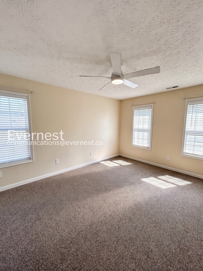 Building Photo - 4 Bed - 2.5 Bath Spacious Home with Modern Amenities and Community Perks / Available Now!