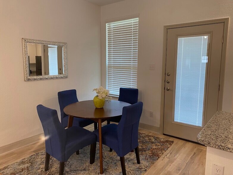 Dining - 7511 Gramercy Way