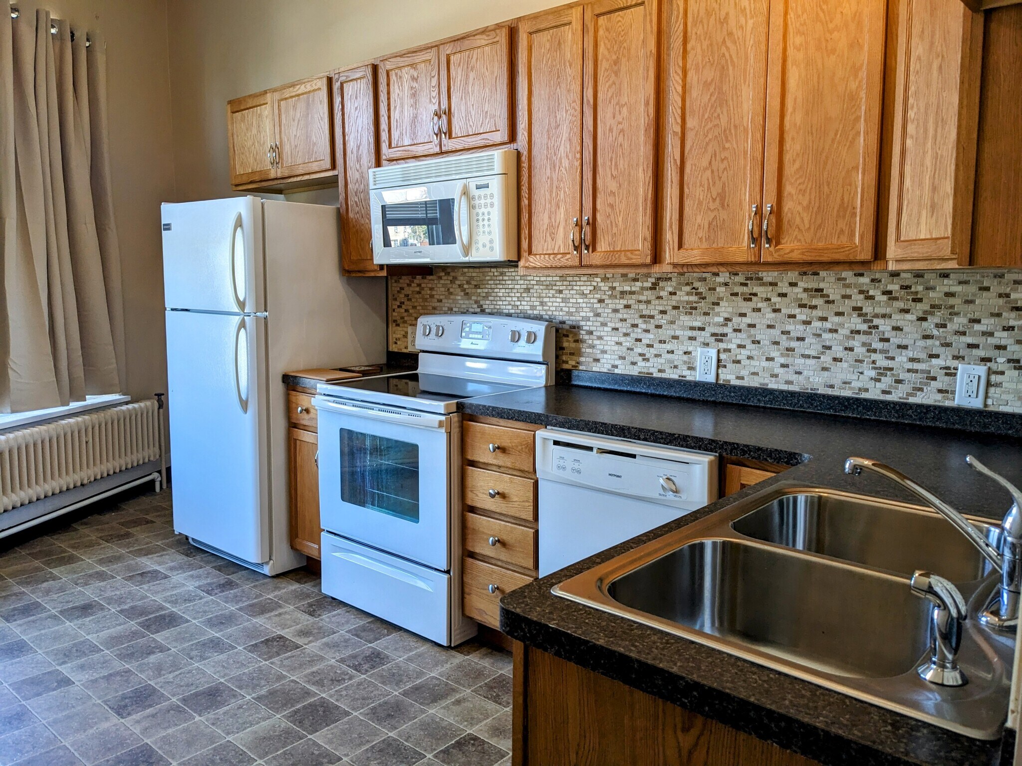 Building Photo - 1 Main St