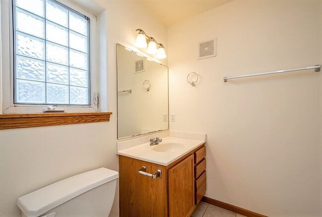 Building Photo - $2,595 | 3 Bedroom + Bonus Room, 2 Bathroo...