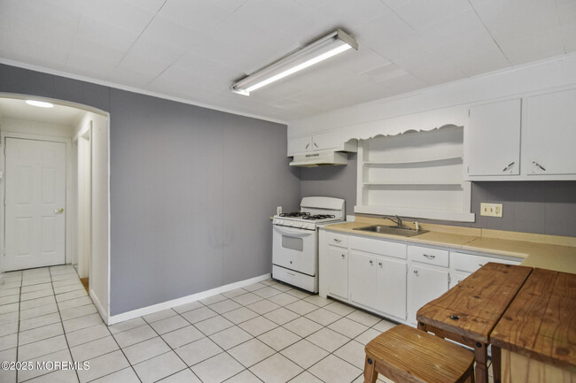 Building Photo - 811 US-9