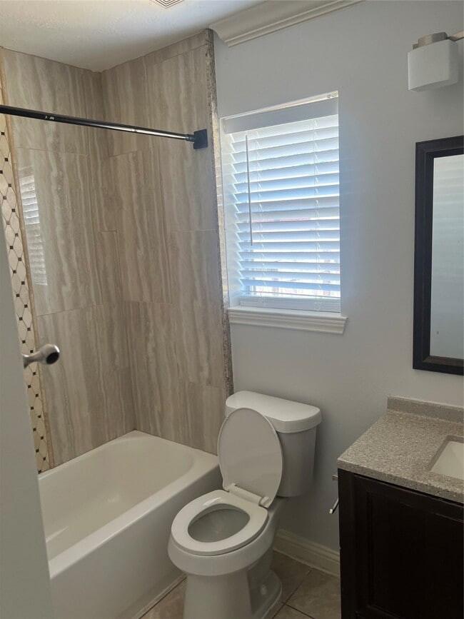 Building Photo - 15303 Riverside Grove Dr