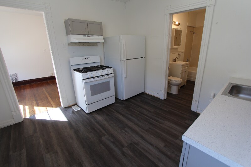 Building Photo - 213 S Lowell Ave