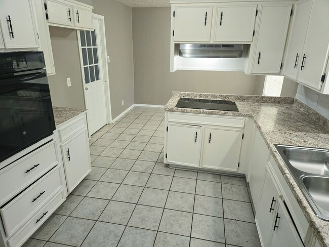 Building Photo - 5270 Wildwood Dr