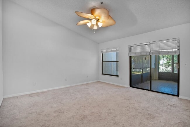 Building Photo - Spacious 3 Bedroom 2 Bath Condo in Gated Community of La Vita