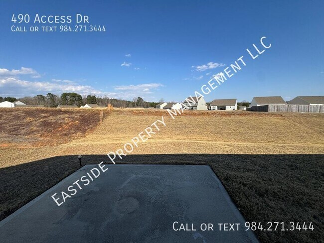 Building Photo - 490 Access Dr