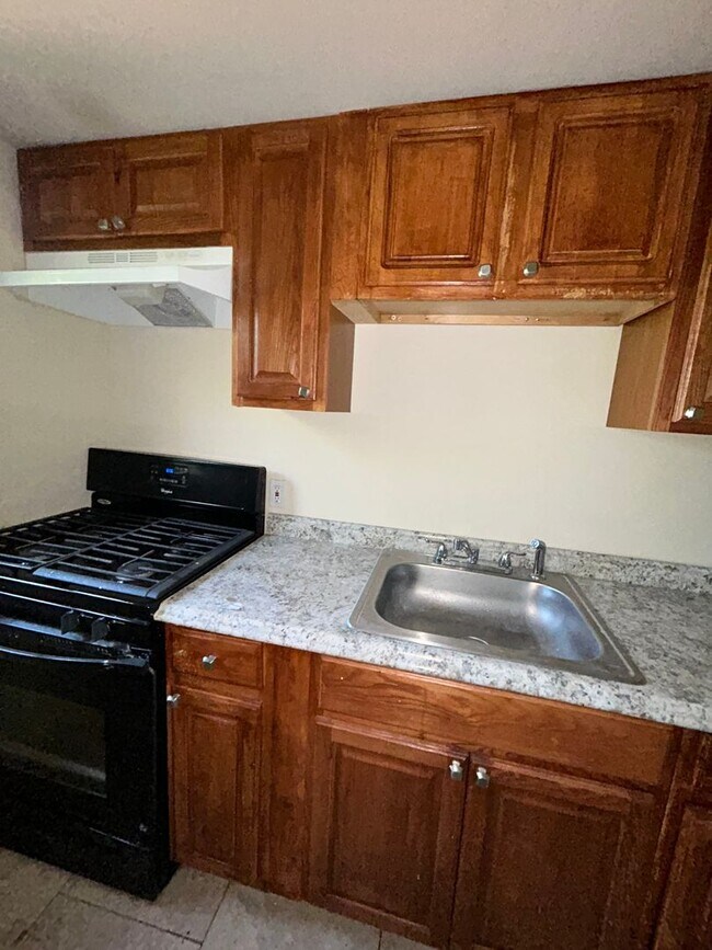 Building Photo - 3 bed 1 bath