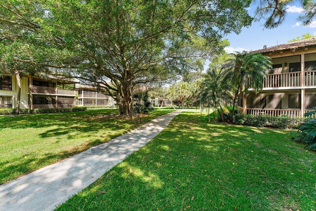 Building Photo - 527 Brackenwood Pl
