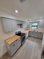 Building Photo - 958 NE 91st Ter