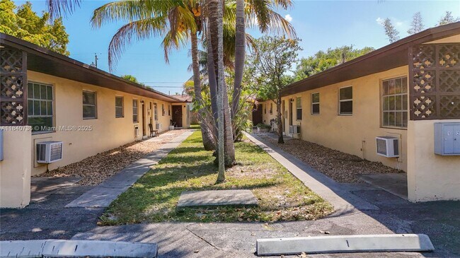 Building Photo - 260 NW 40th Ct