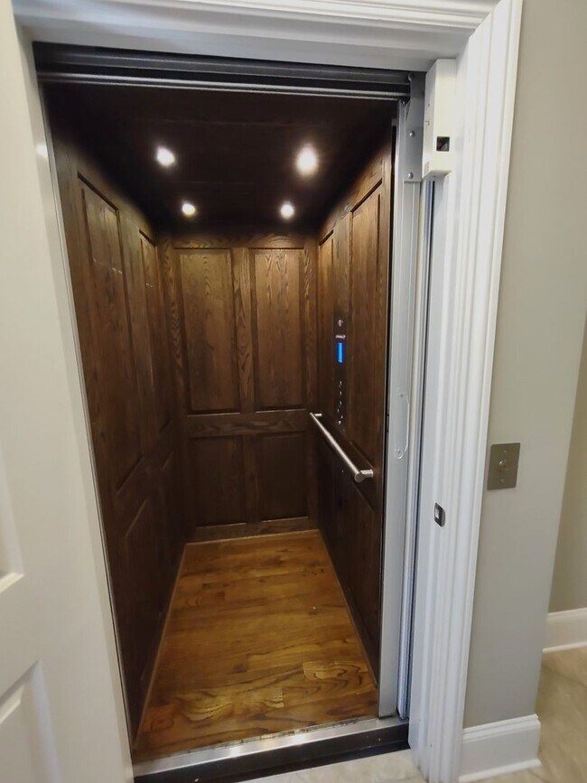 Building Photo - Luxury Townhome Available in Fairway Row C...