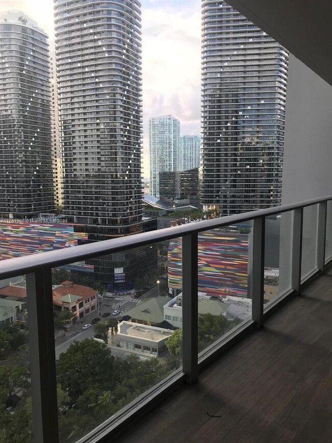 Building Photo - 1010 Brickell Ave